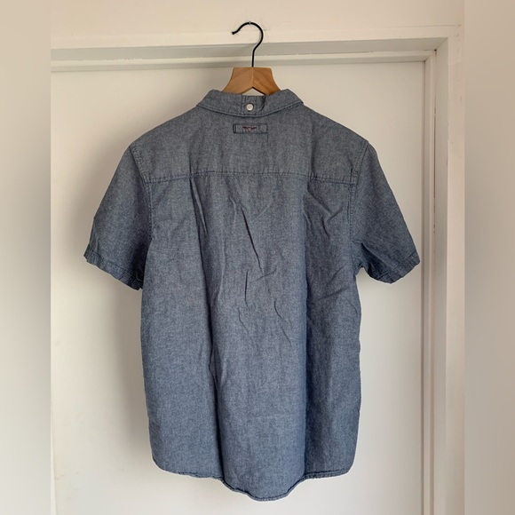 SOLD — Elwood Men’s Short Sleeve Button Down in Chambray Blue Size M - Picture 2 of 2